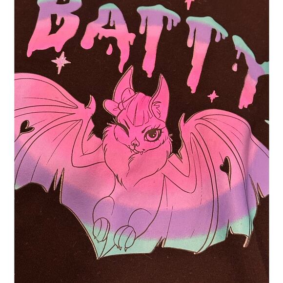 Super cute batty tee EUC or NWOT - Picture 3 of 7
